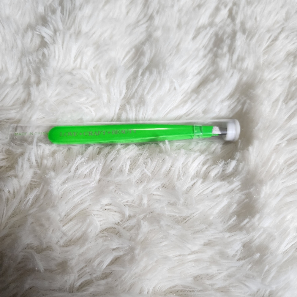 Love+Craft+Beauty bright green alien slanted tweezers brand new in package